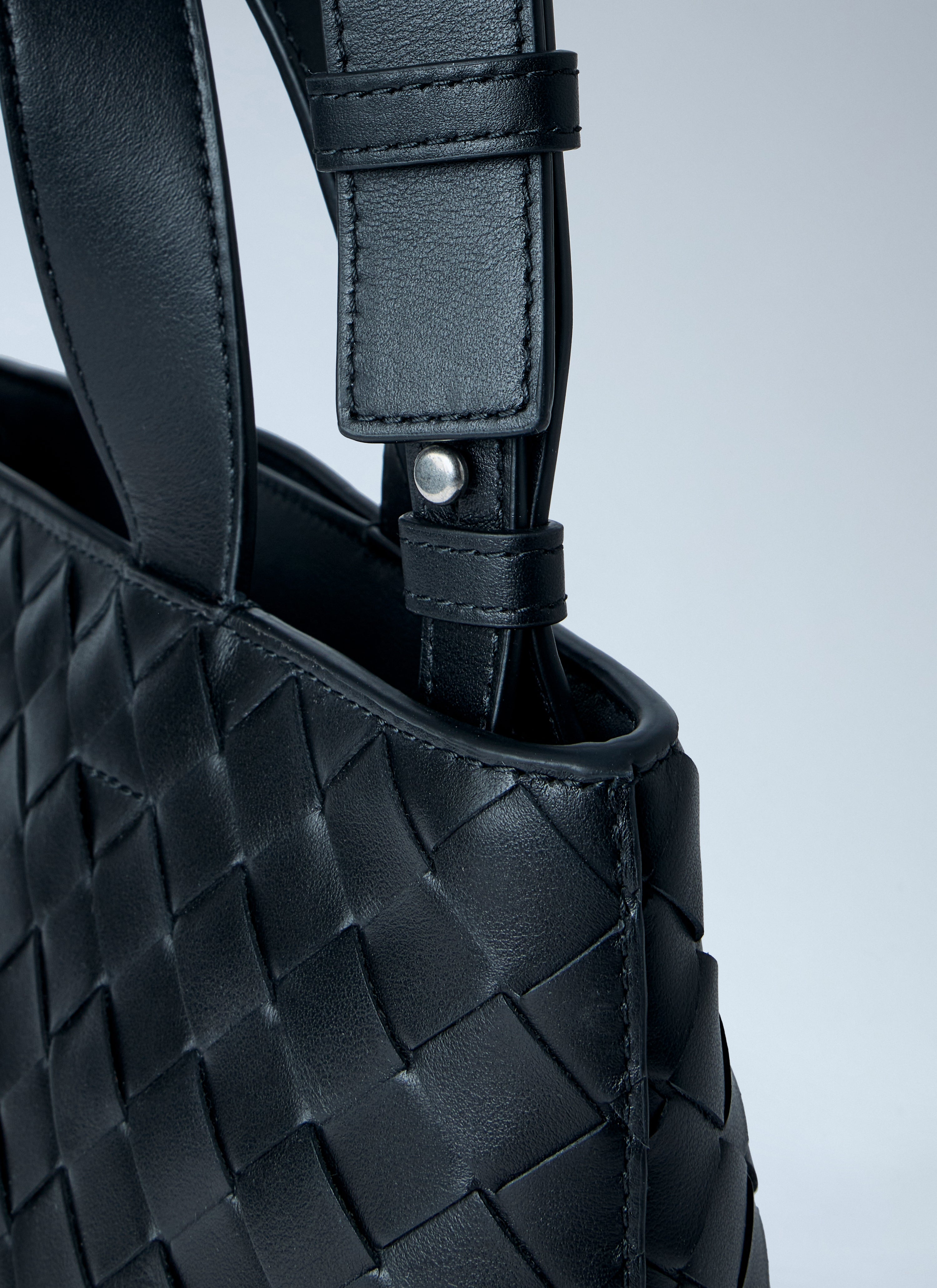 Bottega Veneta Men Mini Intrecciato Zipped Tote Bag