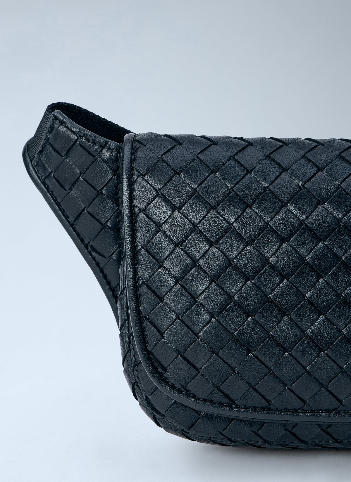 Bottega Veneta Men Intrecciato Woven Leather Belt Bag
