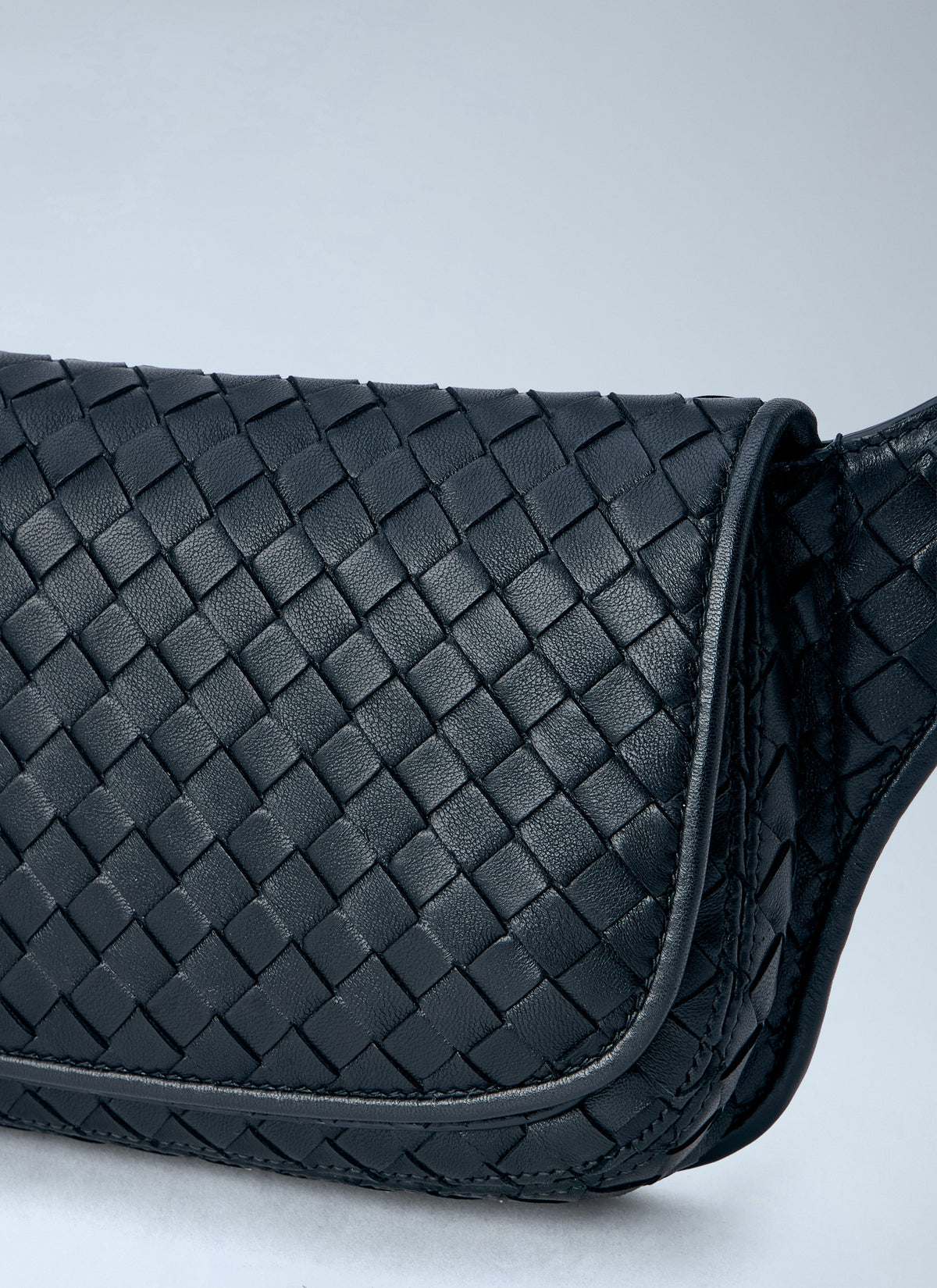 Bottega Veneta Men Intrecciato Woven Leather Belt Bag