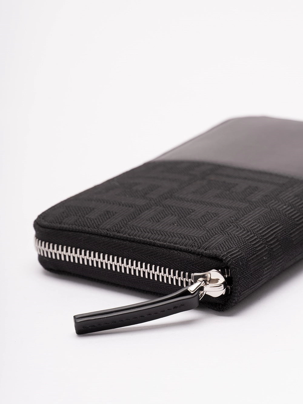 Fendi Men Zip Around Squared Ff
