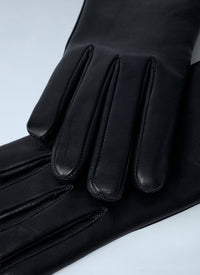 Gucci Women Logo Embossed Gloves