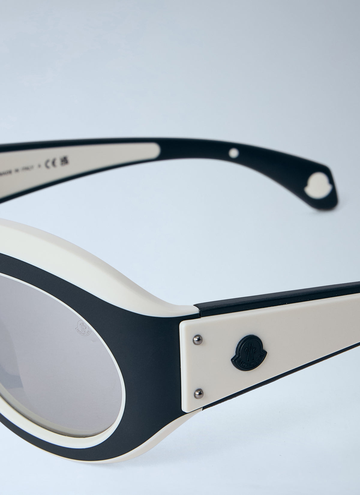 Moncler Moncler Women Oval Frame Sunglasses