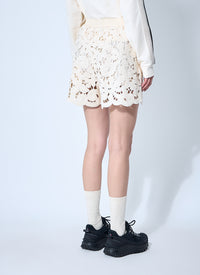 Moncler Women Embroidery Anglaise Shorts