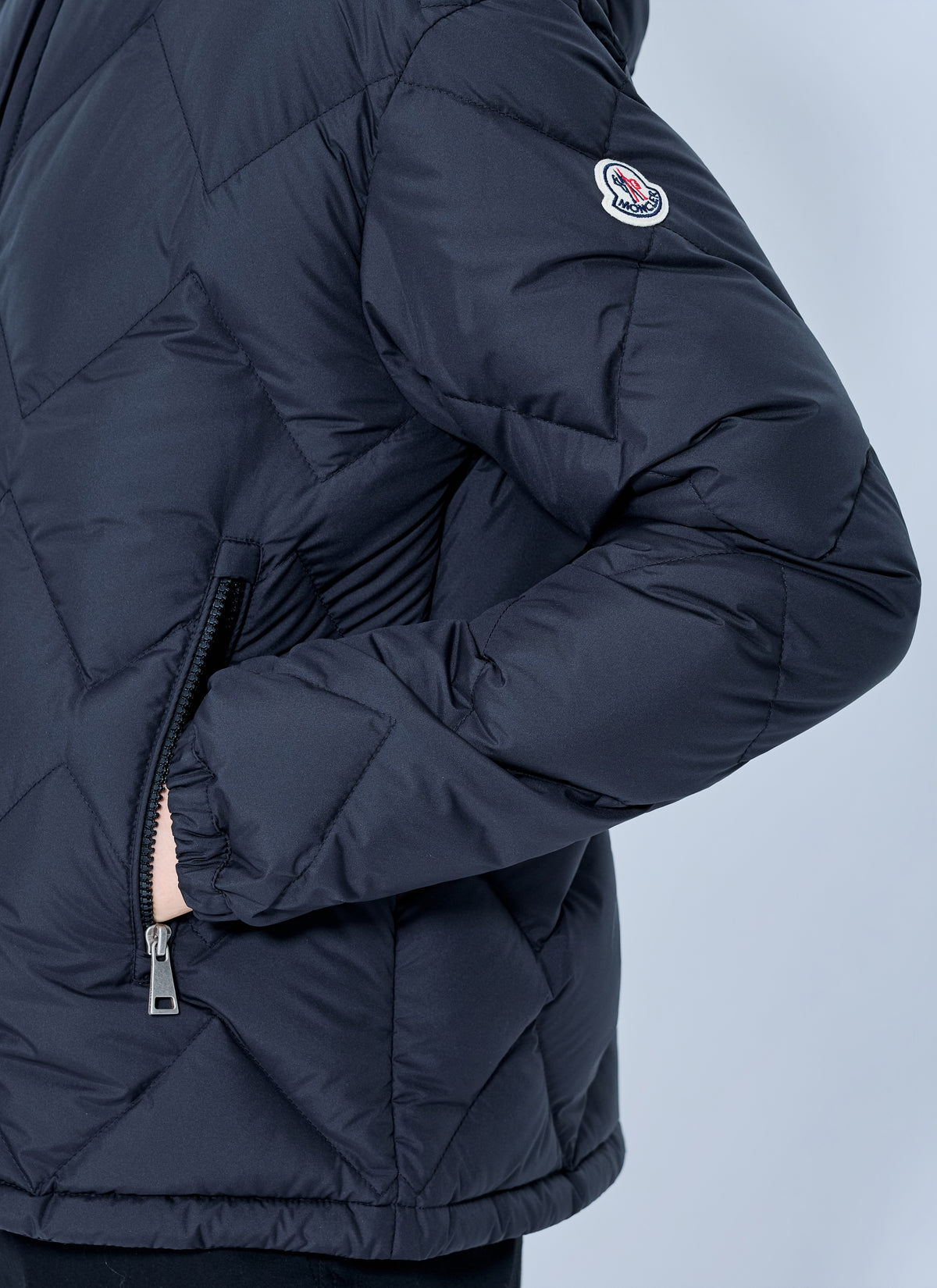 Moncler Moncler Women Arvouin Hooded Diamond-Quilted Short Down Jacket