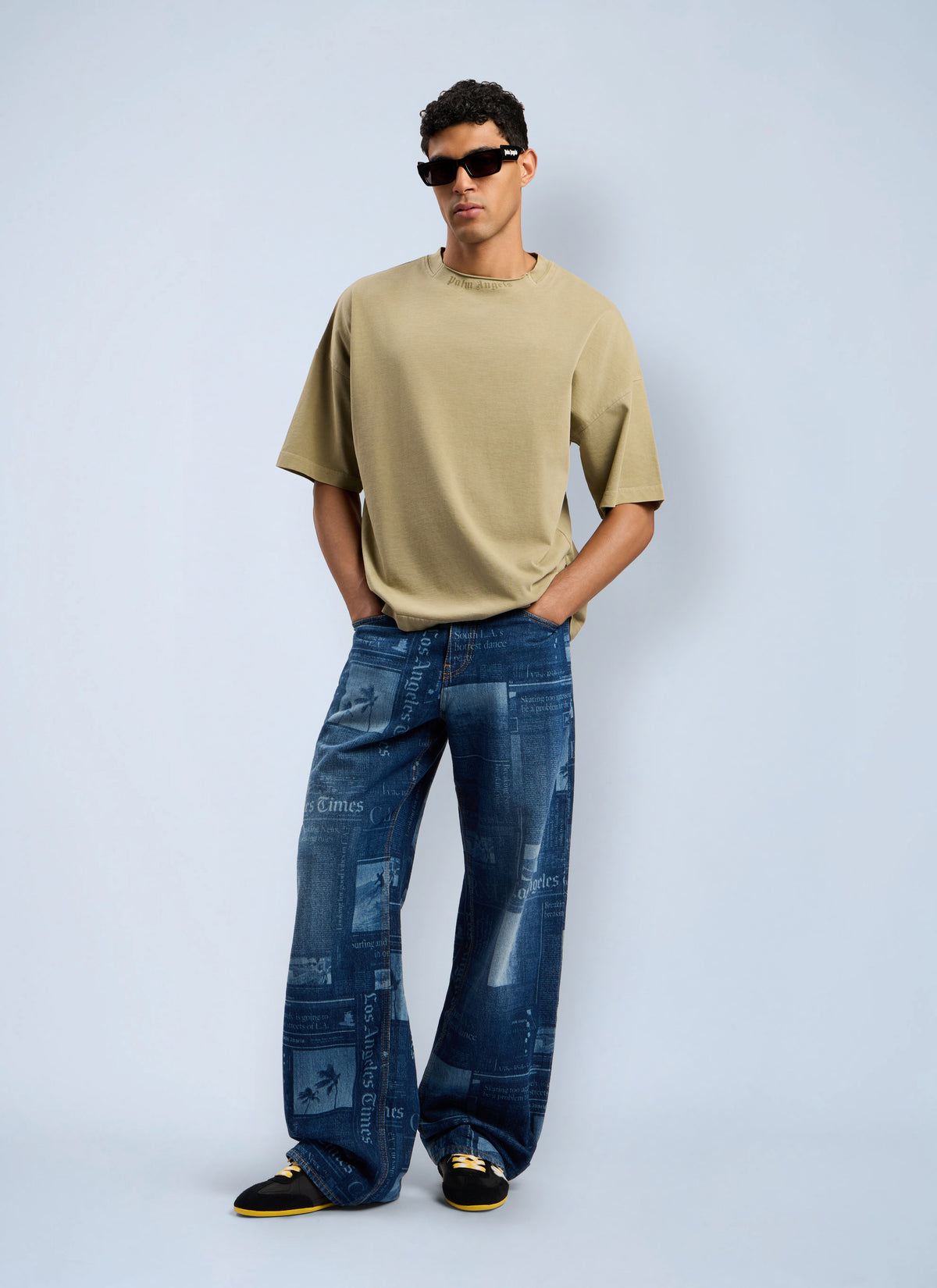 Palm Angels Men Curved Logo Loose Collar T-Shirt