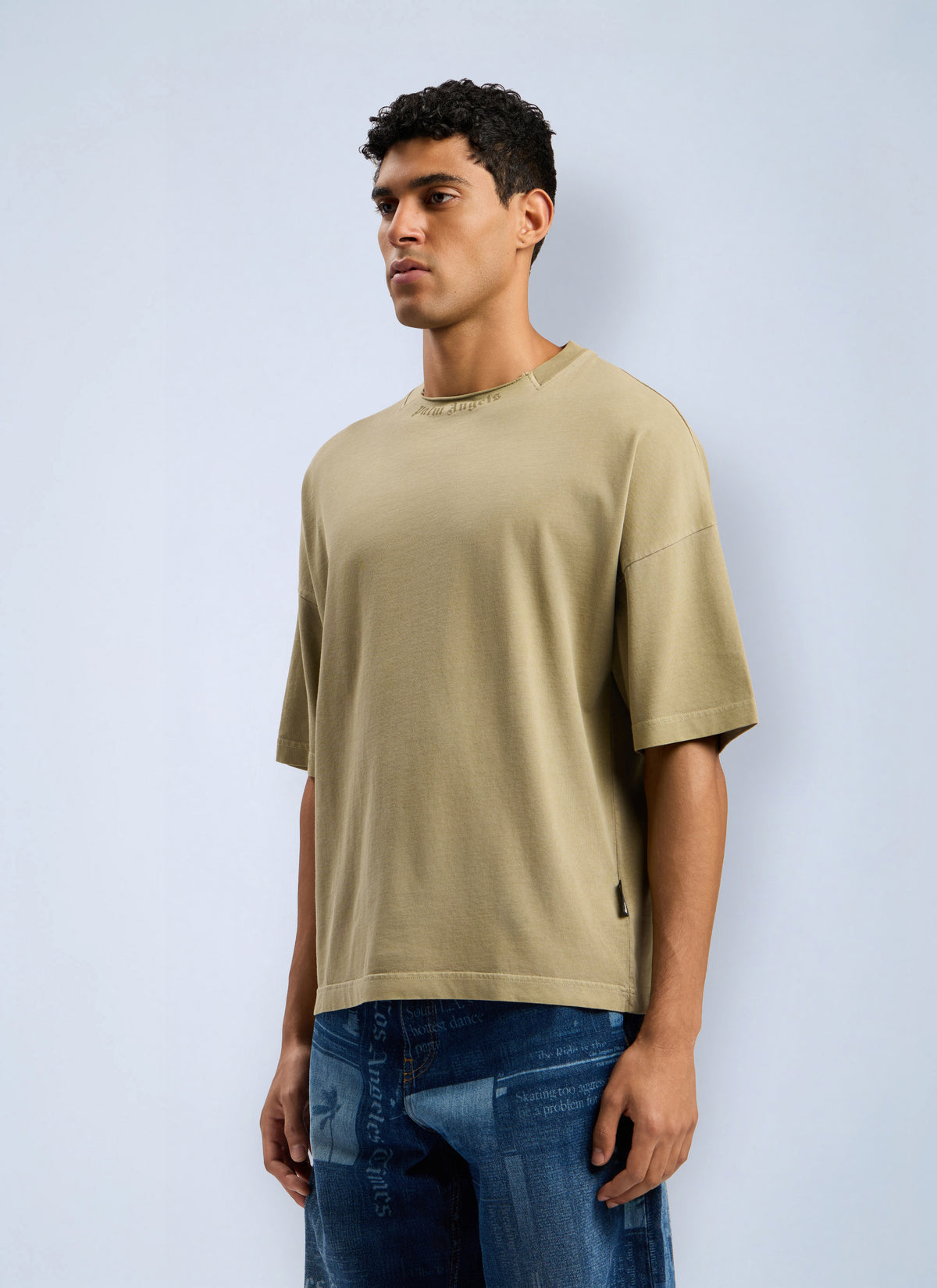 Palm Angels Men Curved Logo Loose Collar T-Shirt