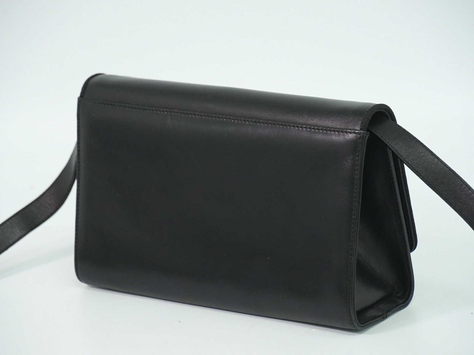 Salvatore Ferragamo Gancini Shoulder Bag Leather Black Leather Shoulder Bag Bag (Pre-Loved)