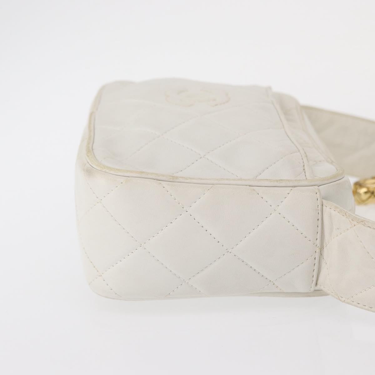 Chanel Vintage Diamond Cc Slit Pocket Camera Bag Quilted Leather White Leather Shoulder Bag Bag (Pre-Loved)