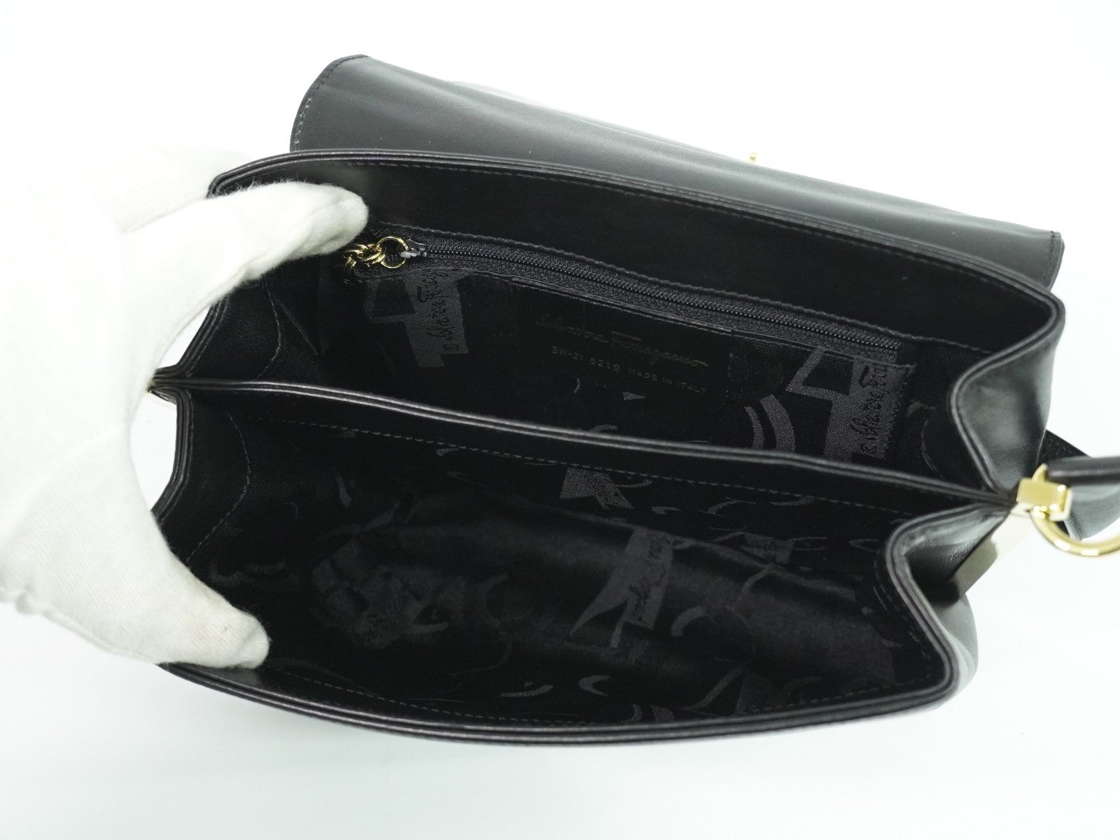 Salvatore Ferragamo Vintage Shoulder Bag Leather Black Leather Shoulder Bag Bag (Pre-Loved)