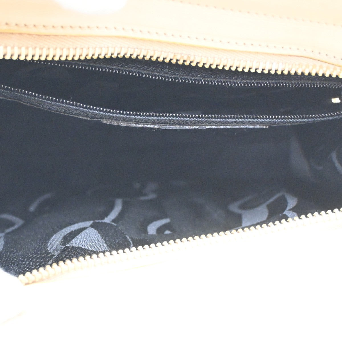 Salvatore Ferragamo Vara Shoulder Bag Leather Beige Leather Shoulder Bag Bag (Pre-Loved)