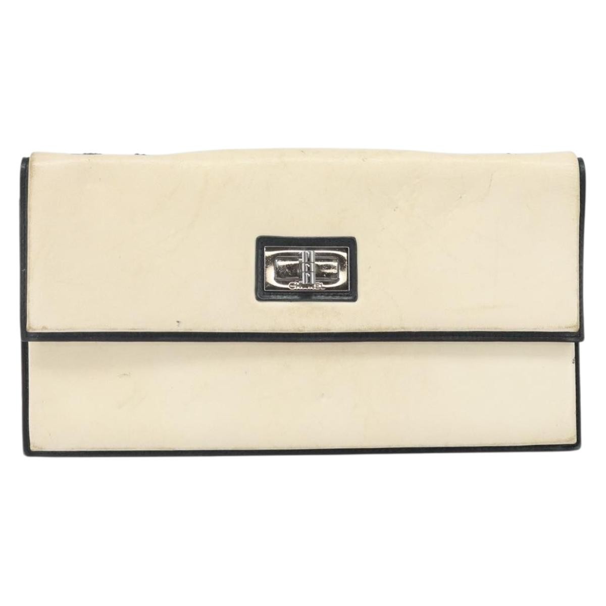 Chanel 2.55 Shoulder Bag Leather White Leather Shoulder Bag Bag (Pre-Loved)