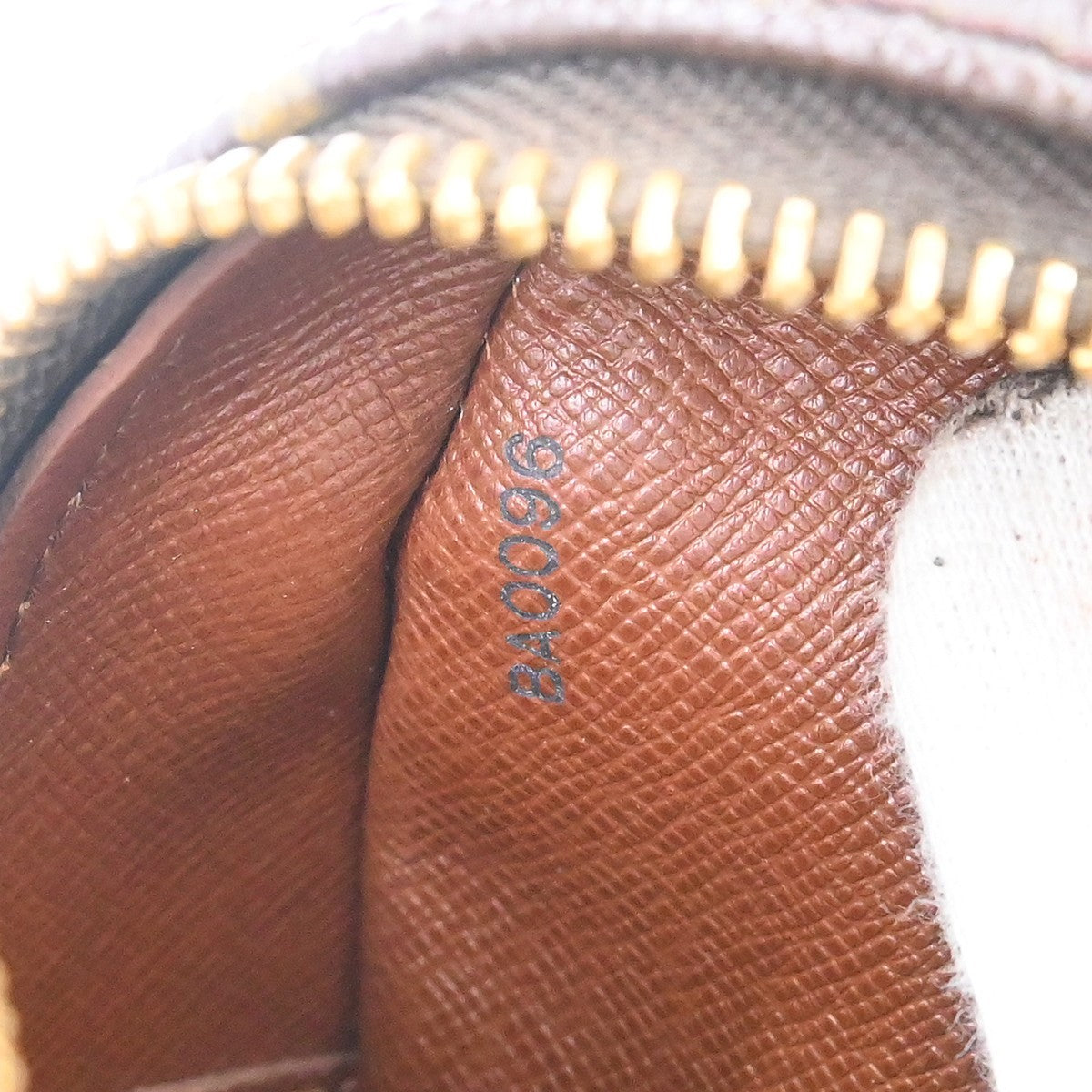 Louis Vuitton Blois Handbag Monogram Canvas Brown Canvas Shoulder Bag Bag (Pre-Loved)