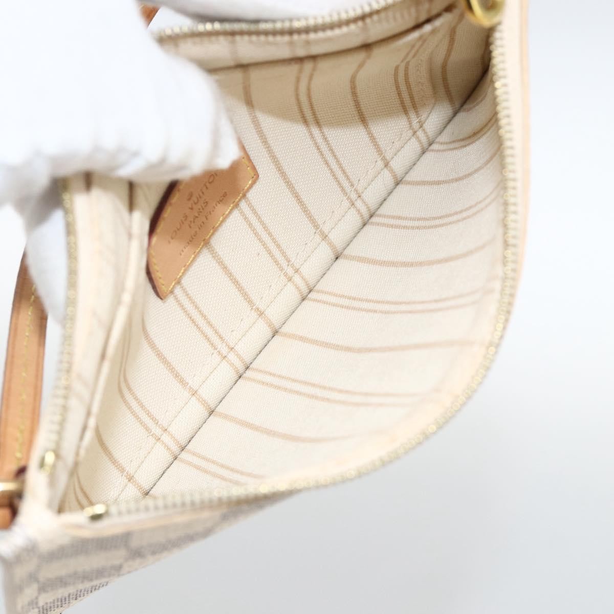 Louis Vuitton Neverfull Pochette Damier White Canvas Clutche & Pouche Bag (Authentic Pre-Loved)