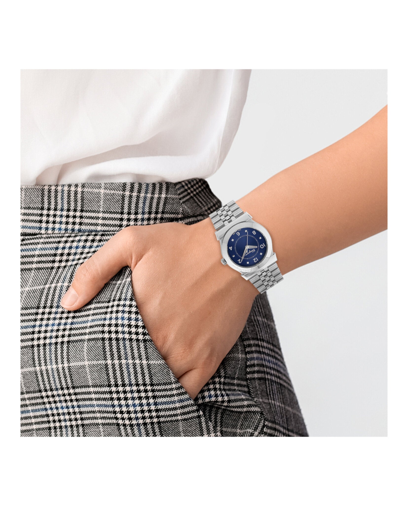 Ferragamo Womens 28mm Bracelet Fashion Watch