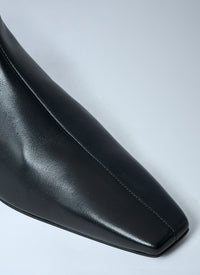 Toteme Women Zipped Leather Chelsea Boots