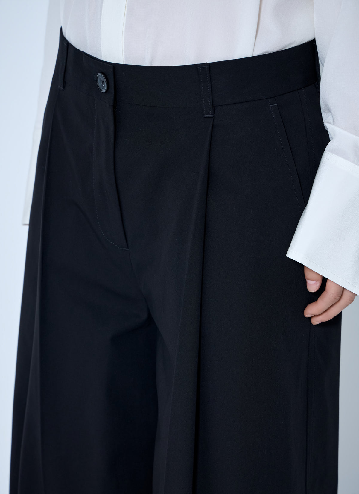 Toteme Women Single Pleat Cotton Trousers